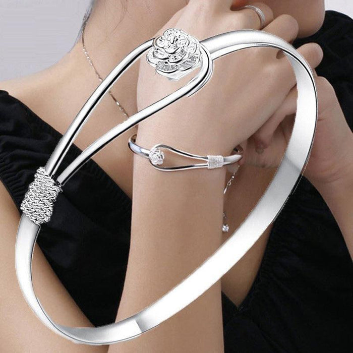 Flower Clasp Bangle Bracelet